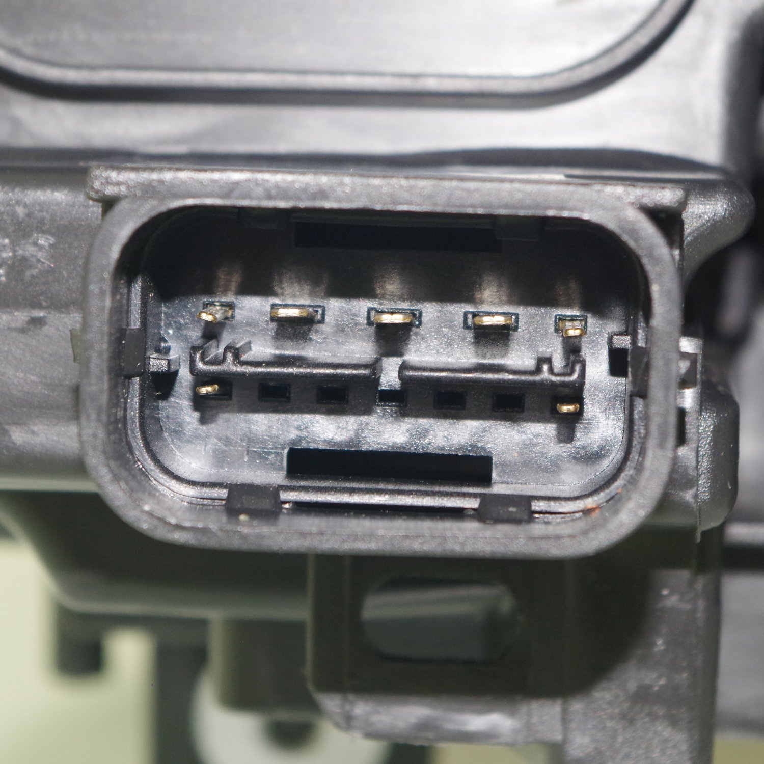 Driver and Passenger Side Headlights, with Bulbs, Halogen, For Models without HID Option